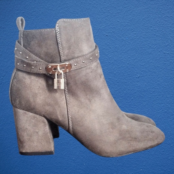 Women's Metro Brown Suede Ankle Boots Size 6.5 - Picture 2 of 5